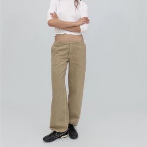 Still here sport Jean 25 pear